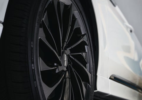 The wheel of the available Jet Appearance package is shown | Griffin Lincoln in Tifton GA