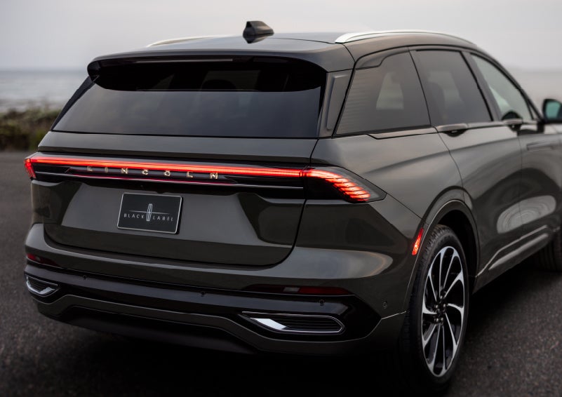 The rear of a 2024 Lincoln Black Label Nautilus® SUV displays full LED rear lighting. | Griffin Lincoln in Tifton GA